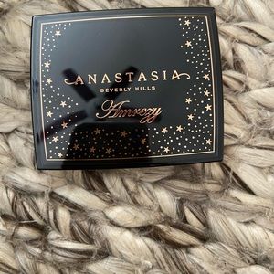 BRAND NEW ABH Amrezy Highlighter